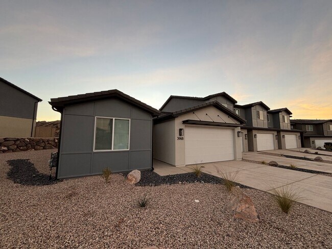 Foto del edificio - SINGLE LEVEL TOWNHOME FOR RENT!