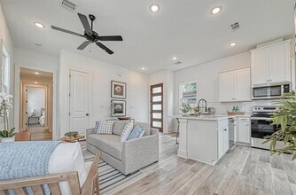 Building Photo - 8405 Schneider St