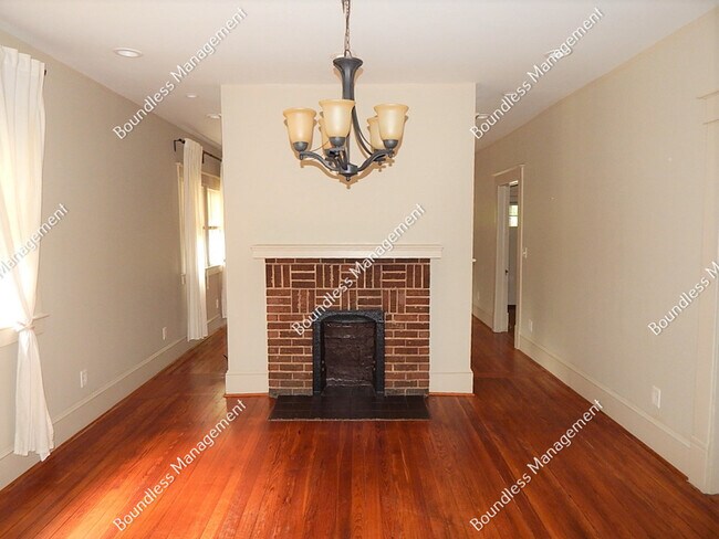 Foto del edificio - 2482 Maple St