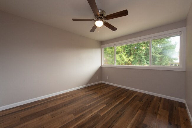 Foto del edificio - 550 156th Ave SE