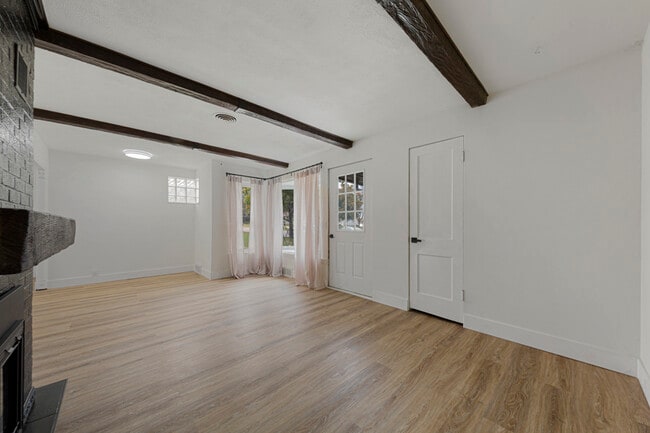 Foto del edificio - 107 Gwyn Ave