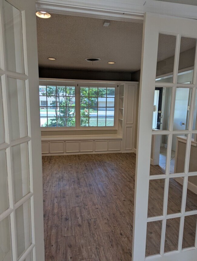 Foto del edificio - 6108 Nashville Ave