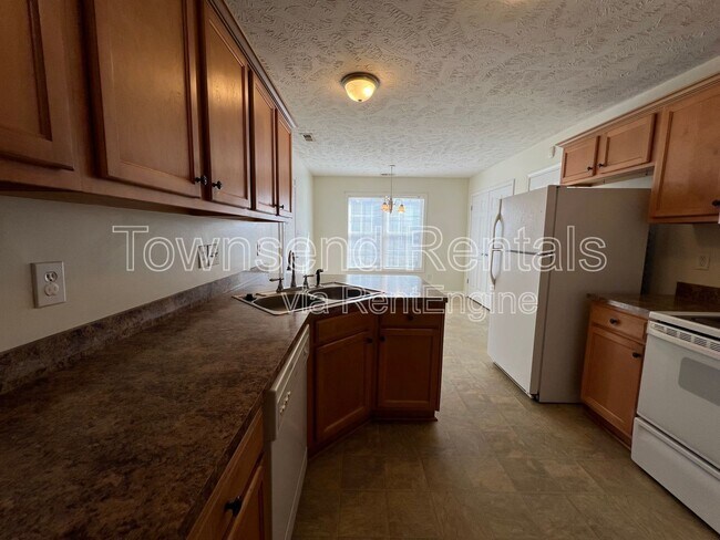 Foto del edificio - 2028 Ivey Commons Rd