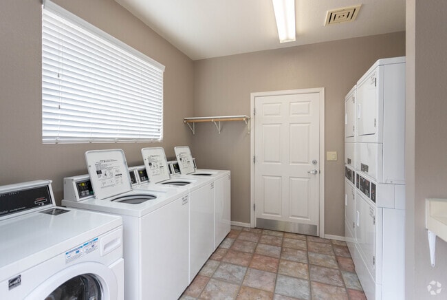 Building Photo - Cuestas