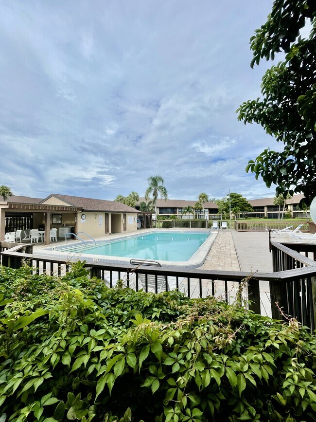 Building Photo - 15493 Admiralty Cir