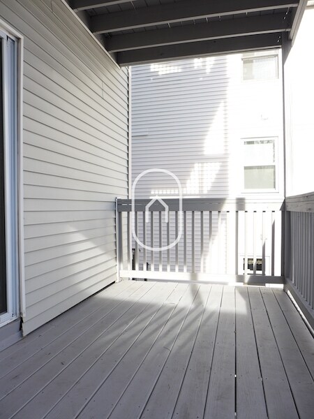 Building Photo - 810 Parker St