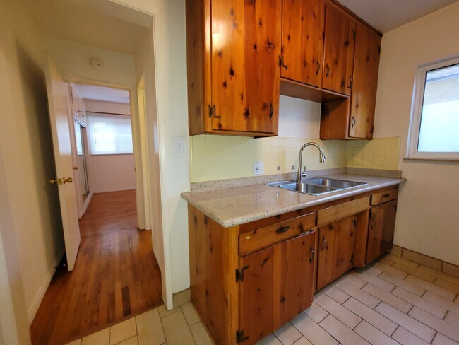 Foto del edificio - 2362 Walgrove Ave
