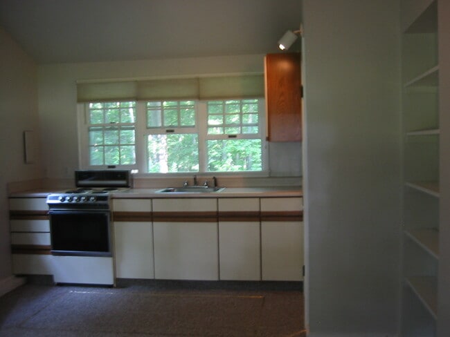Building Photo - 2170 S Zeeb Rd