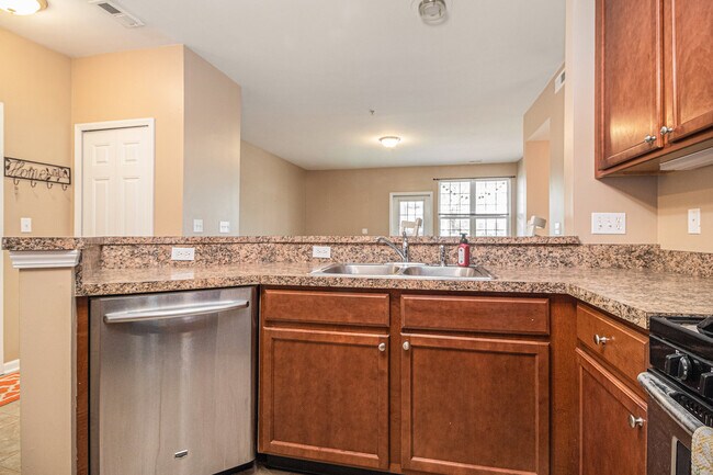 Photo - 923 E Summerfield Glen Cir House