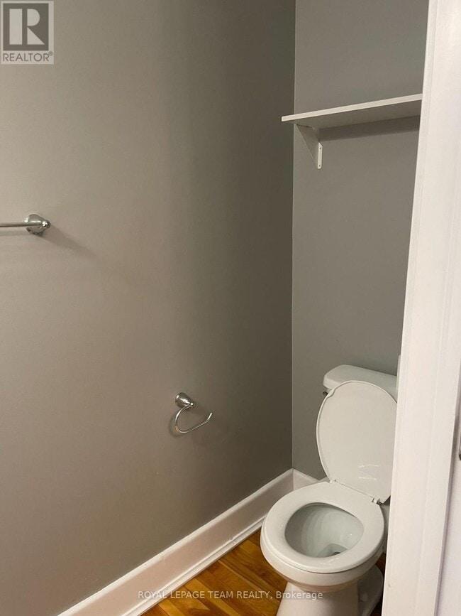 Photo du bâtiment - 1297 Kitchener Ave