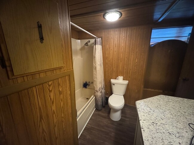 Building Photo - Cozy Cabin-Style Living Just Minutes from ...