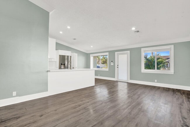 Building Photo - 10548 Boca Entrada Blvd