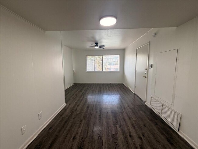 Foto del edificio - 3304 Red River St
