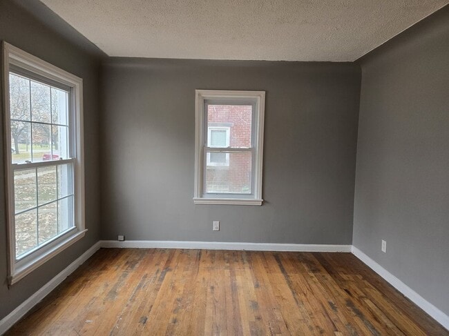 Building Photo - 8239 Manor