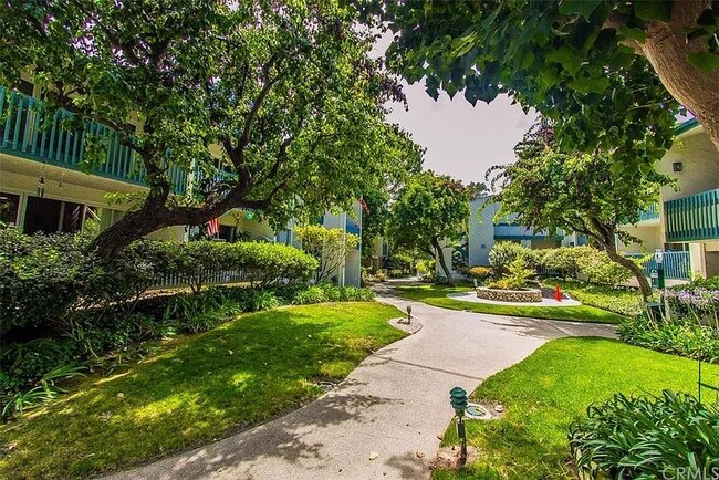 Beautiful Maintained Landscaping - 812 Camino Real