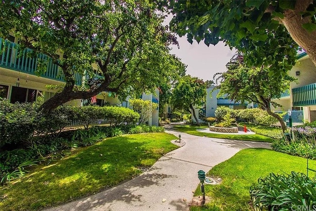 Beautiful Maintained Landscaping - 812 Camino Real