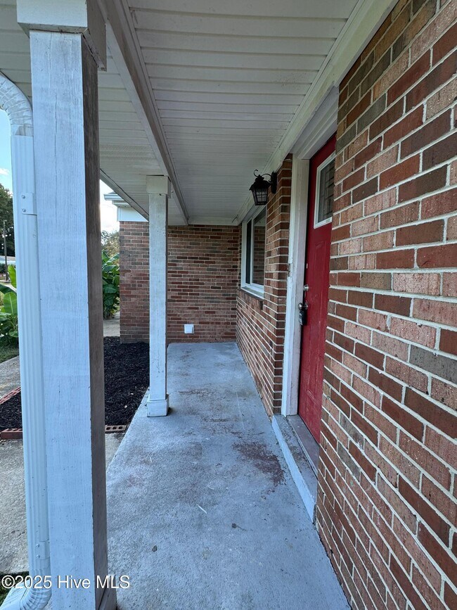 Building Photo - 502 Dale Ct