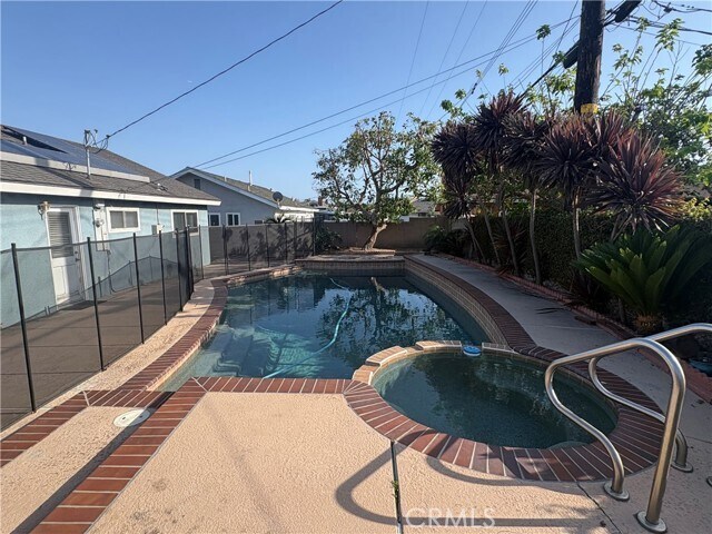 Foto del edificio - 17671 Wrightwood Ln