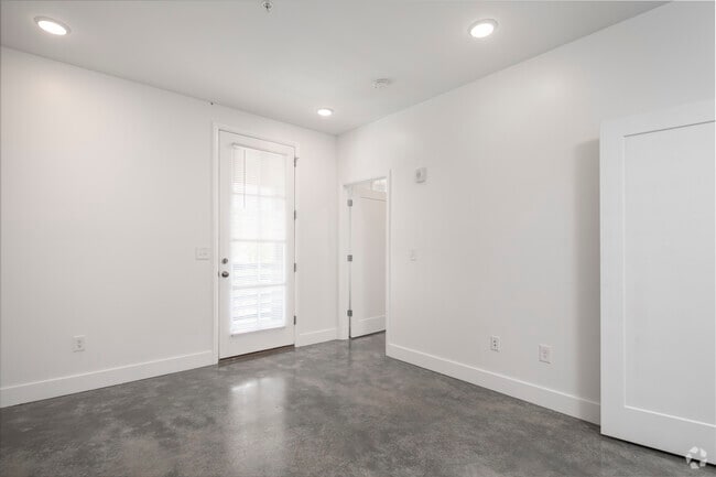 1 bed, 1 bath, 700 sq ft - St. John Flats II