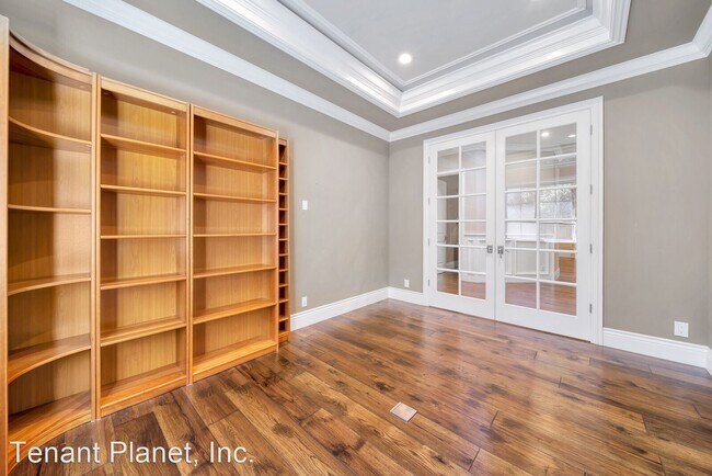 Building Photo - 5 br, 5.5 bath House - 1570 Keesling Ave