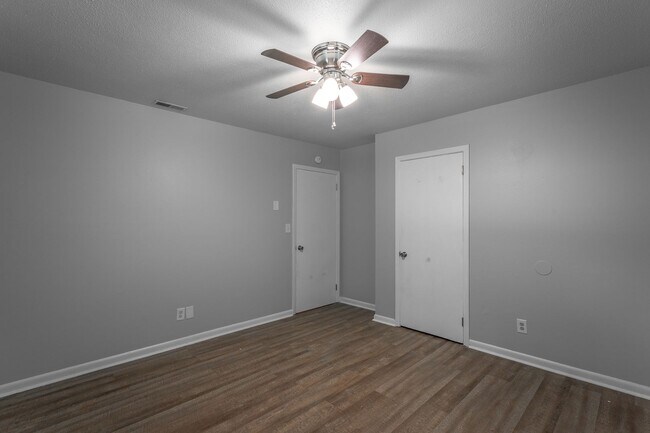 Foto del edificio - 3339 Pinewood Ave