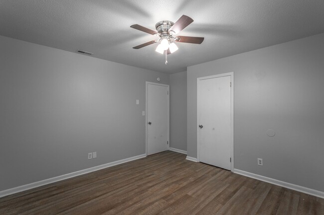 Building Photo - 3339 Pinewood Ave