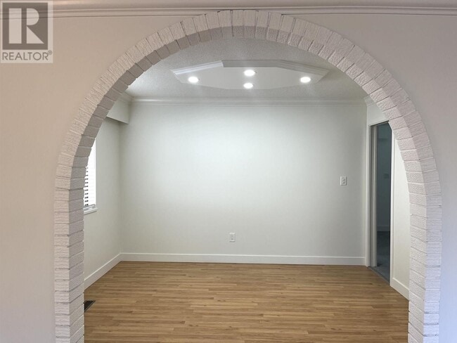 Building Photo - 2 E 47th Ave