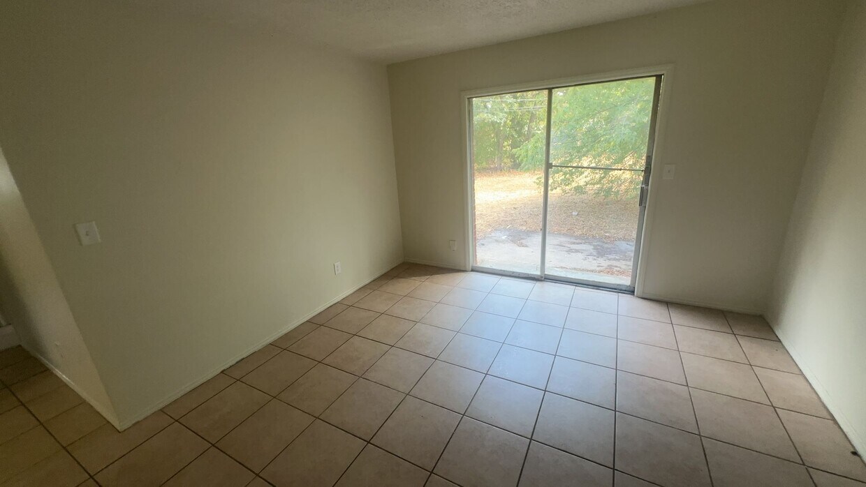Foto del edificio - 1308 Hickory Ln