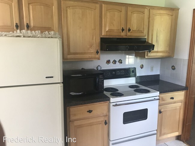 Building Photo - 4 br, 2 bath House - 803 Long Bar Harbor Rd.