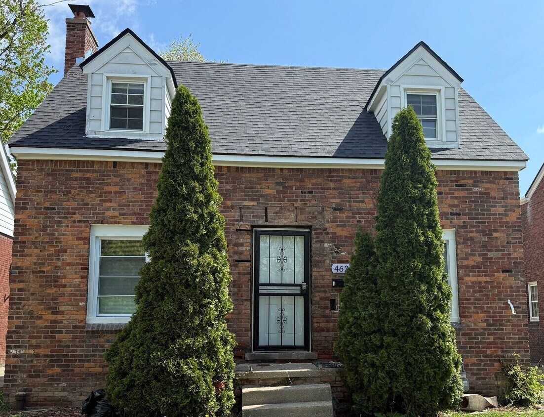 Primary Photo - Renovated 3-Bedroom Home – We Welcome Sect...