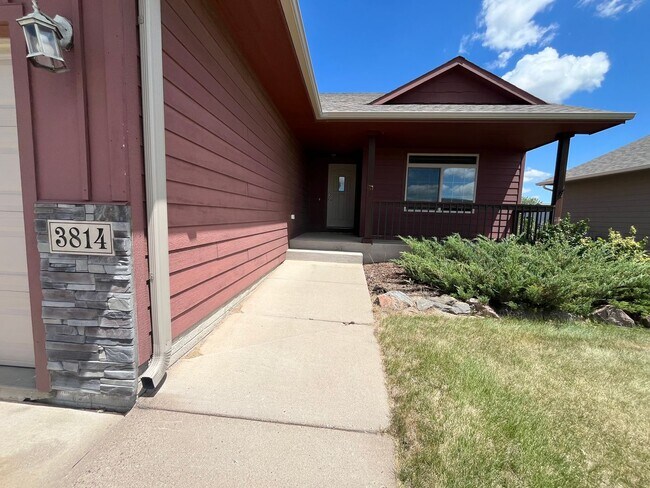 Foto del edificio - Gorgeous 4 Bed/3 Bath Home in Great Location!