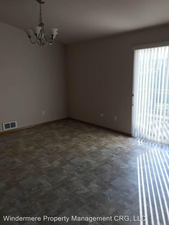 Building Photo - 3 br, 2 bath House - 413 Main St