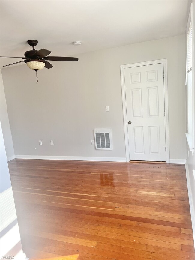 Foto del edificio - 1 br, 1 bath Triplex - 35 Edgewood Street ...