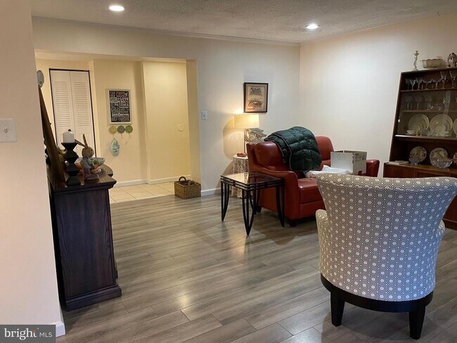 Foto del edificio - 6 Longstream Ct