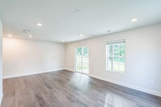 Building Photo - 23853 Myrtle Glen Way