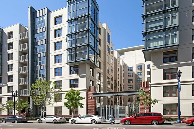 Building Photo - East Village 2 bedroom 2 bath condo in Met...