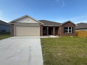 Building Photo - 1519 Meadows Dr