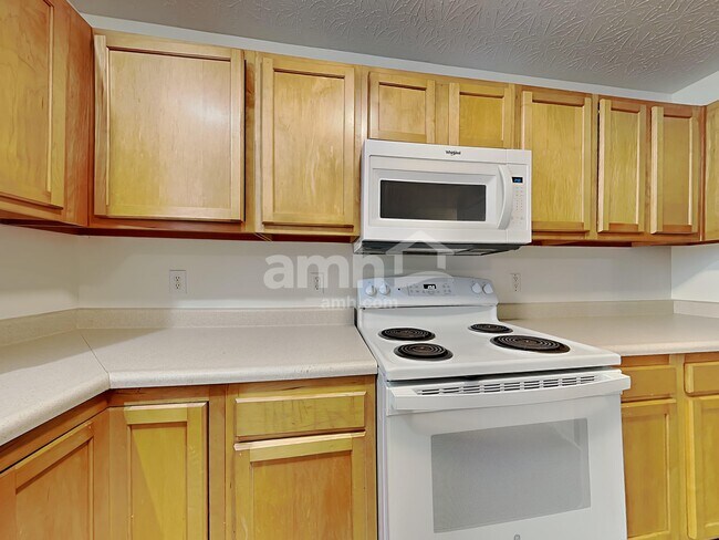 Building Photo - 2055 Whispering Wind Ln