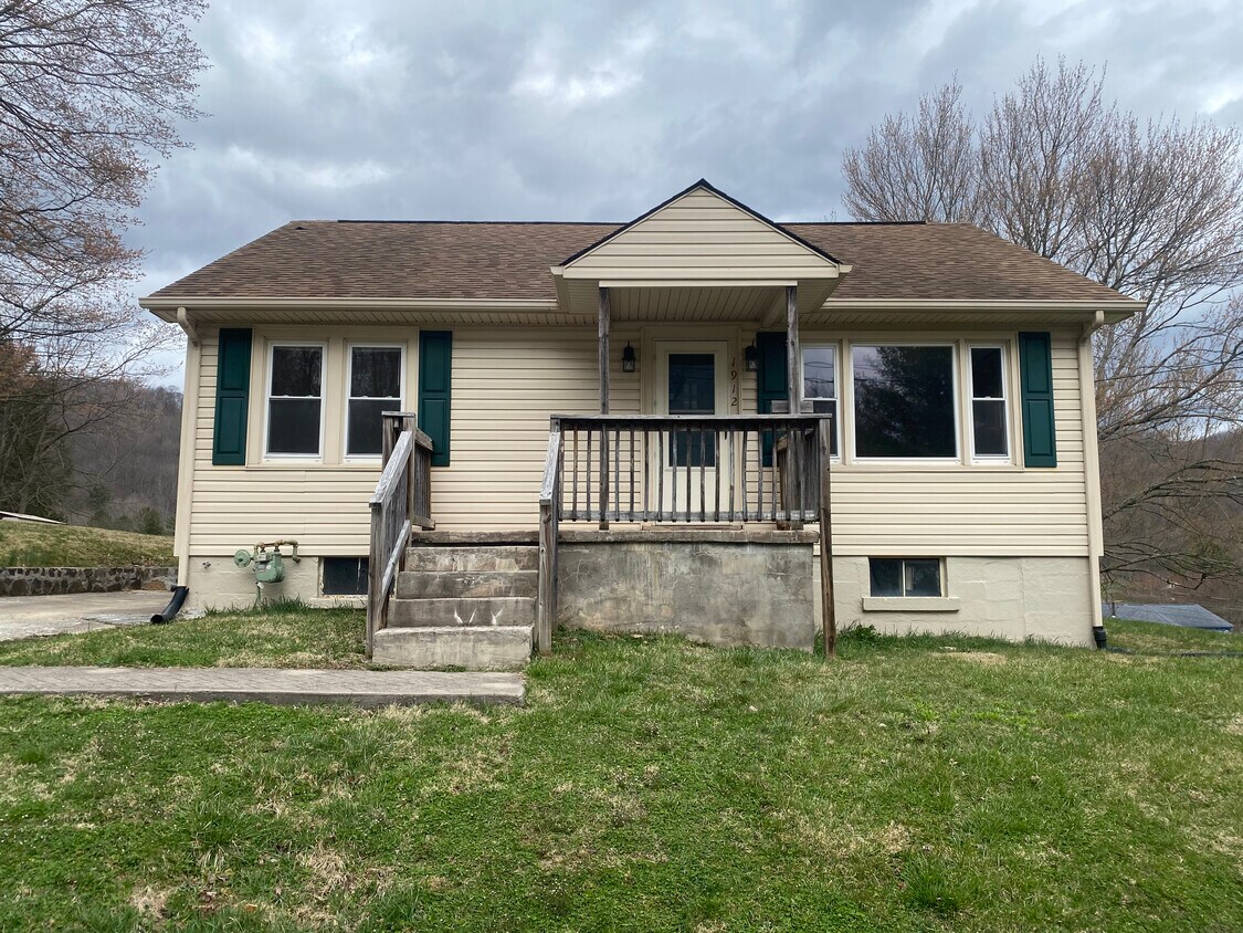 1912 Kimball Ave, Bluefield, VA 24605 House for Rent in Bluefield, VA