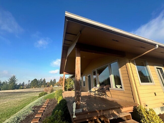 Foto del edificio - Rare Custom Four Bedroom Home On Five Acres!!!