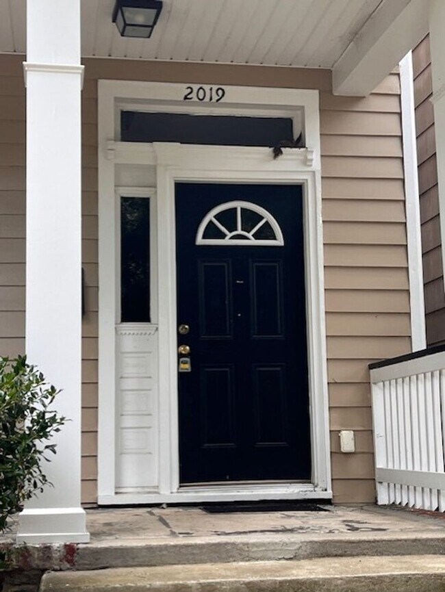 Building Photo - LEASING SPECIAL: HALF OFF FIRST MONTH'S RENT