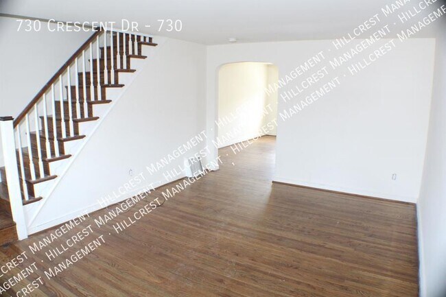 Foto del edificio - 730 Crescent Dr