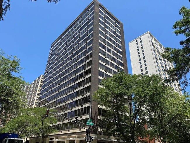 Building Photo - 360 W Wellington Ave