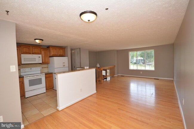 Building Photo - 7011 Vantage Dr