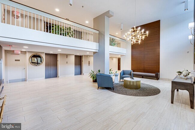 Building Photo - 2300 Pimmit Dr