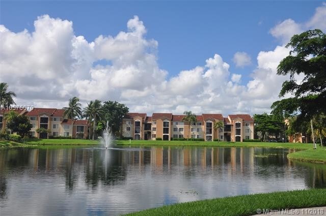 Foto principal - 2041 Renaissance Blvd