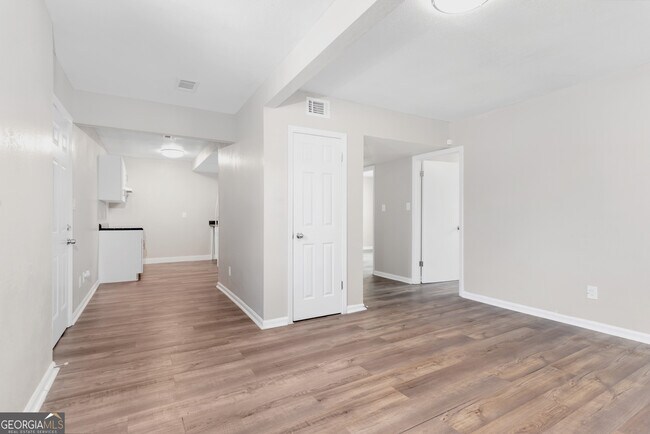 Building Photo - 108 3rd St