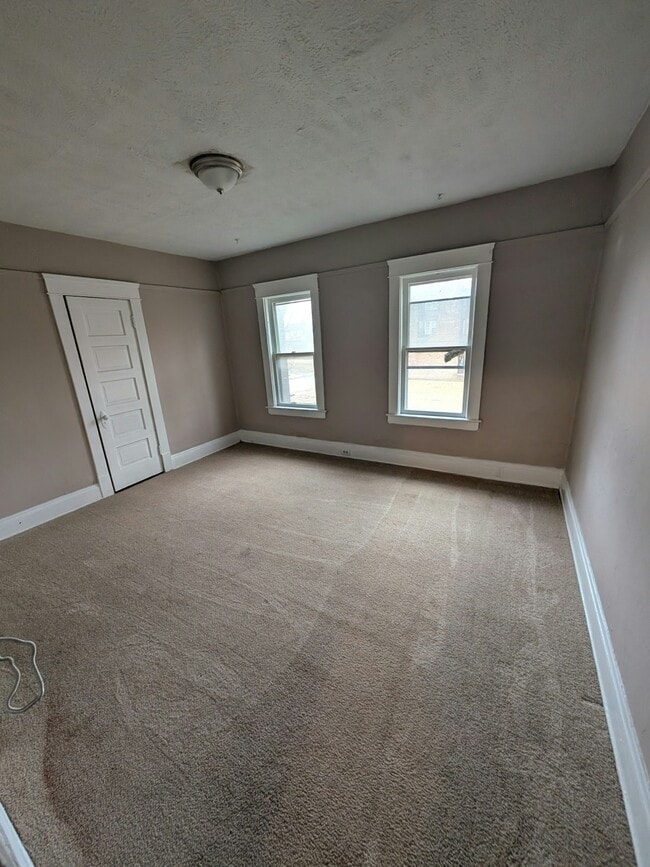 Building Photo - 1176 E 61st St