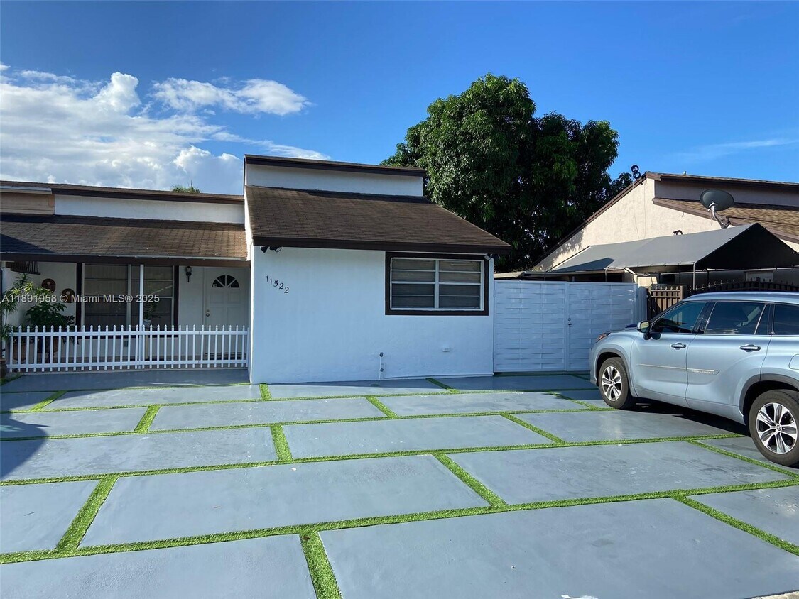 Foto principal - 11522 SW 4th St
