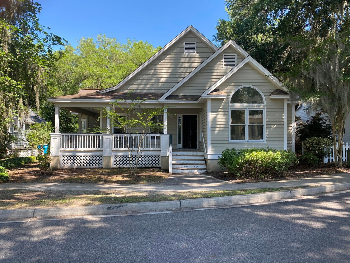 Primary Photo - 7 Holbrook Dr